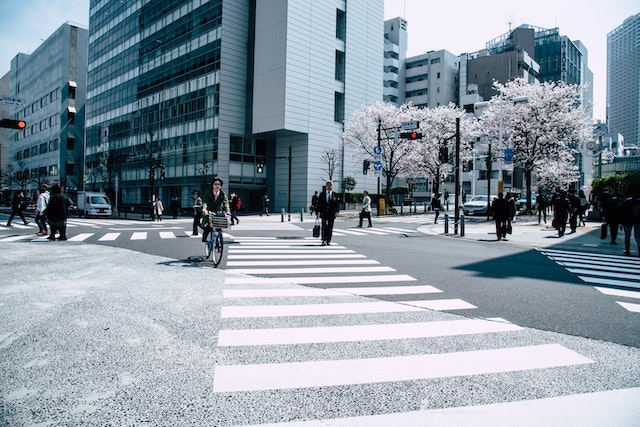 石柱为何勤工俭学对在日本的留学生的职业生涯至关重要？